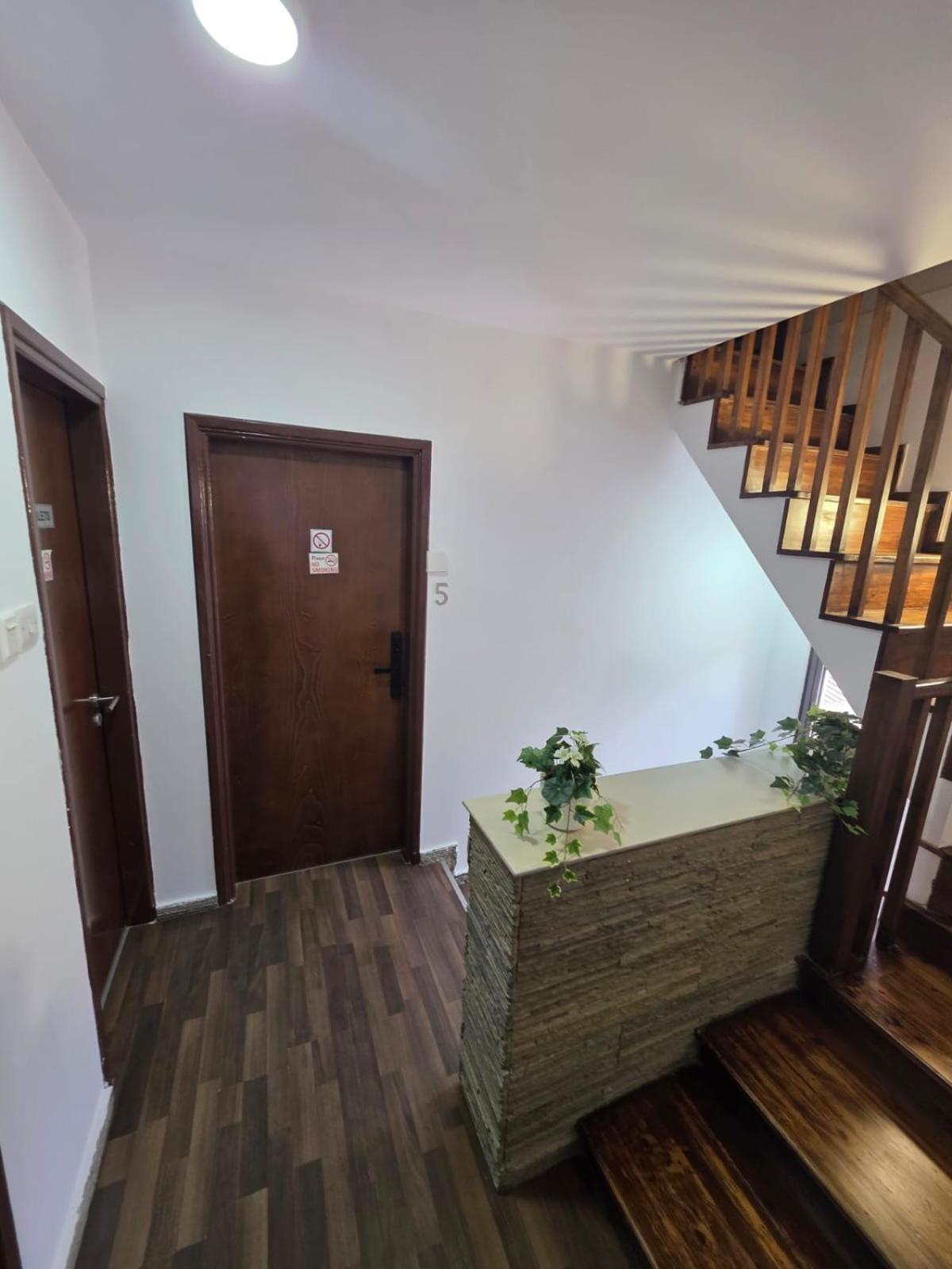 Town Centre Suites Ларнака Экстерьер фото
